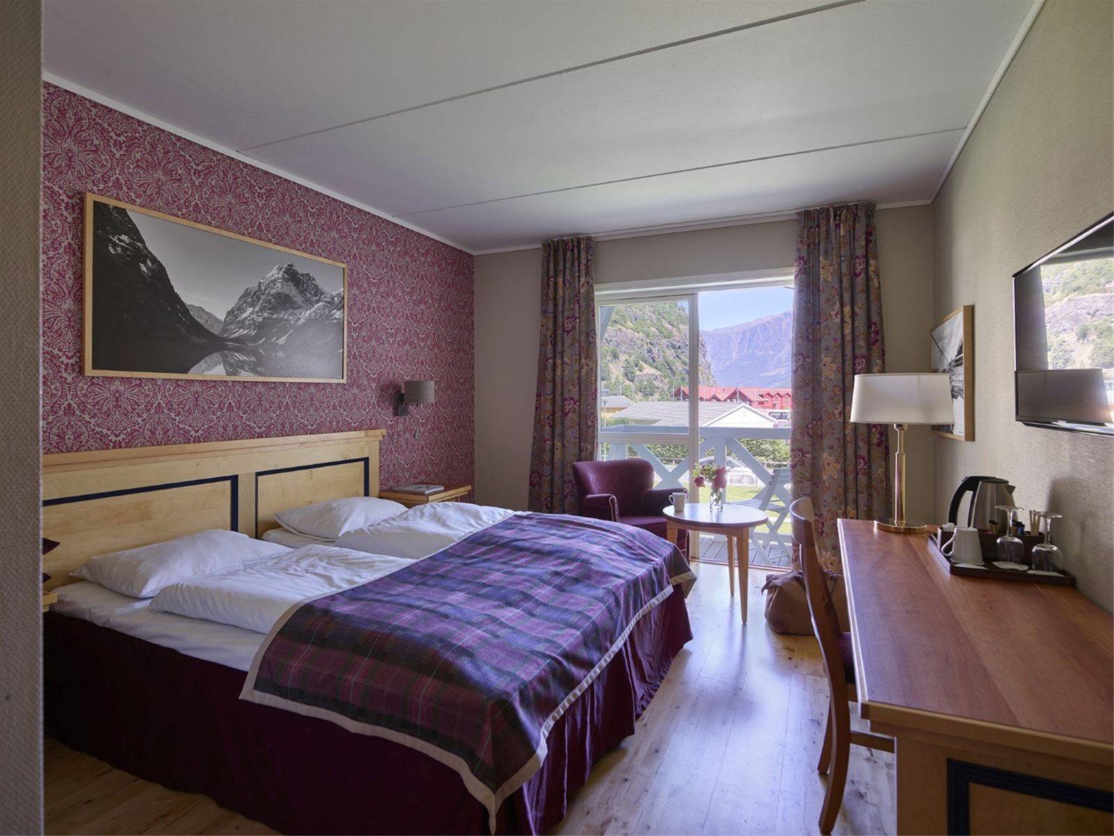 弗洛姆 Fretheim Hotel 附陽台的 Superior 雙床客房