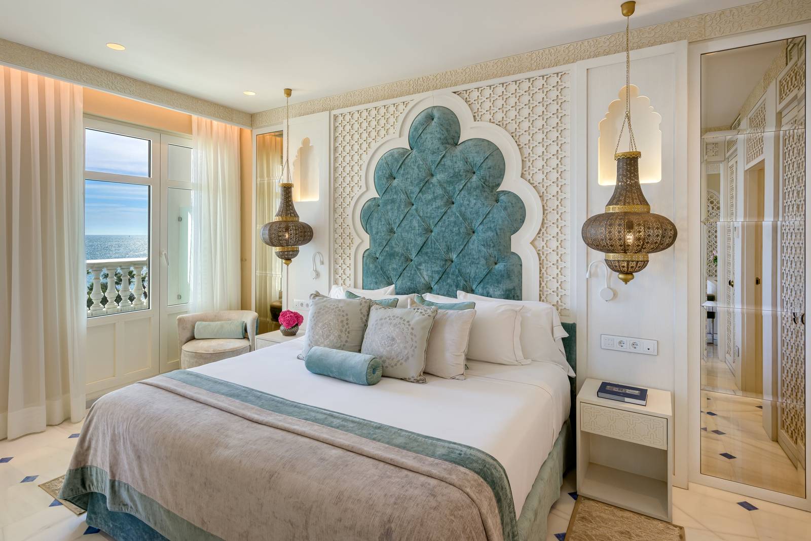 Gran Hotel Miramar 摩爾風格床頭的客房