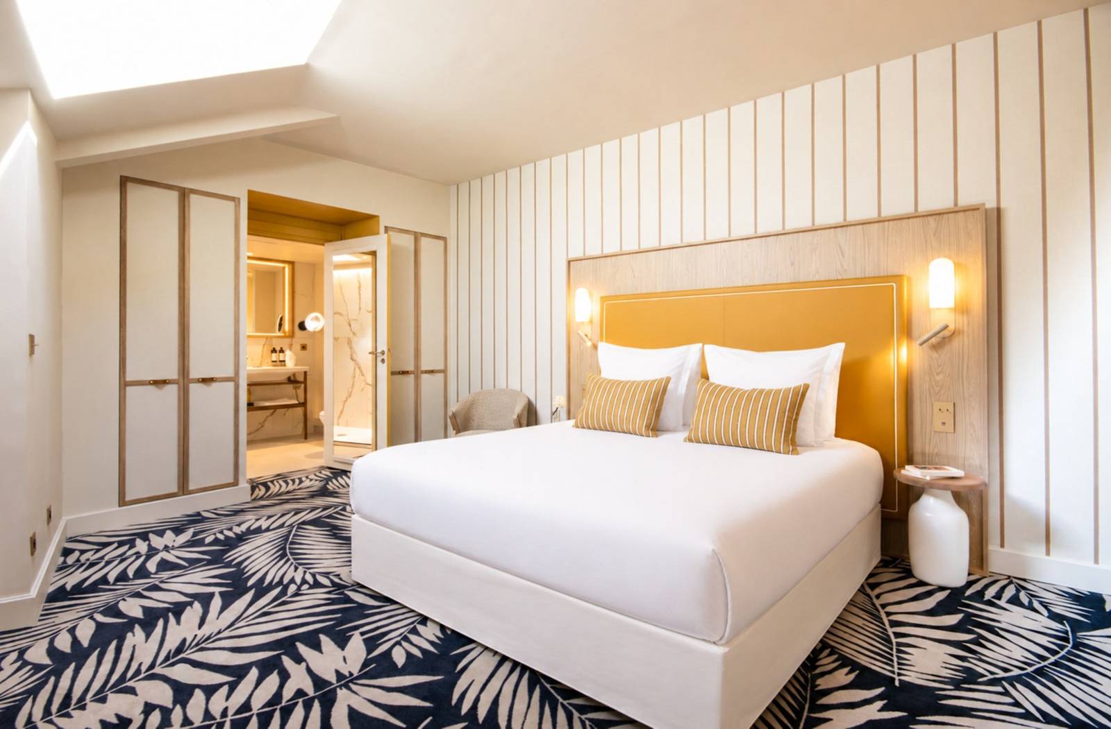 Grand Hôtel Beauvau Junior Suite 臥室