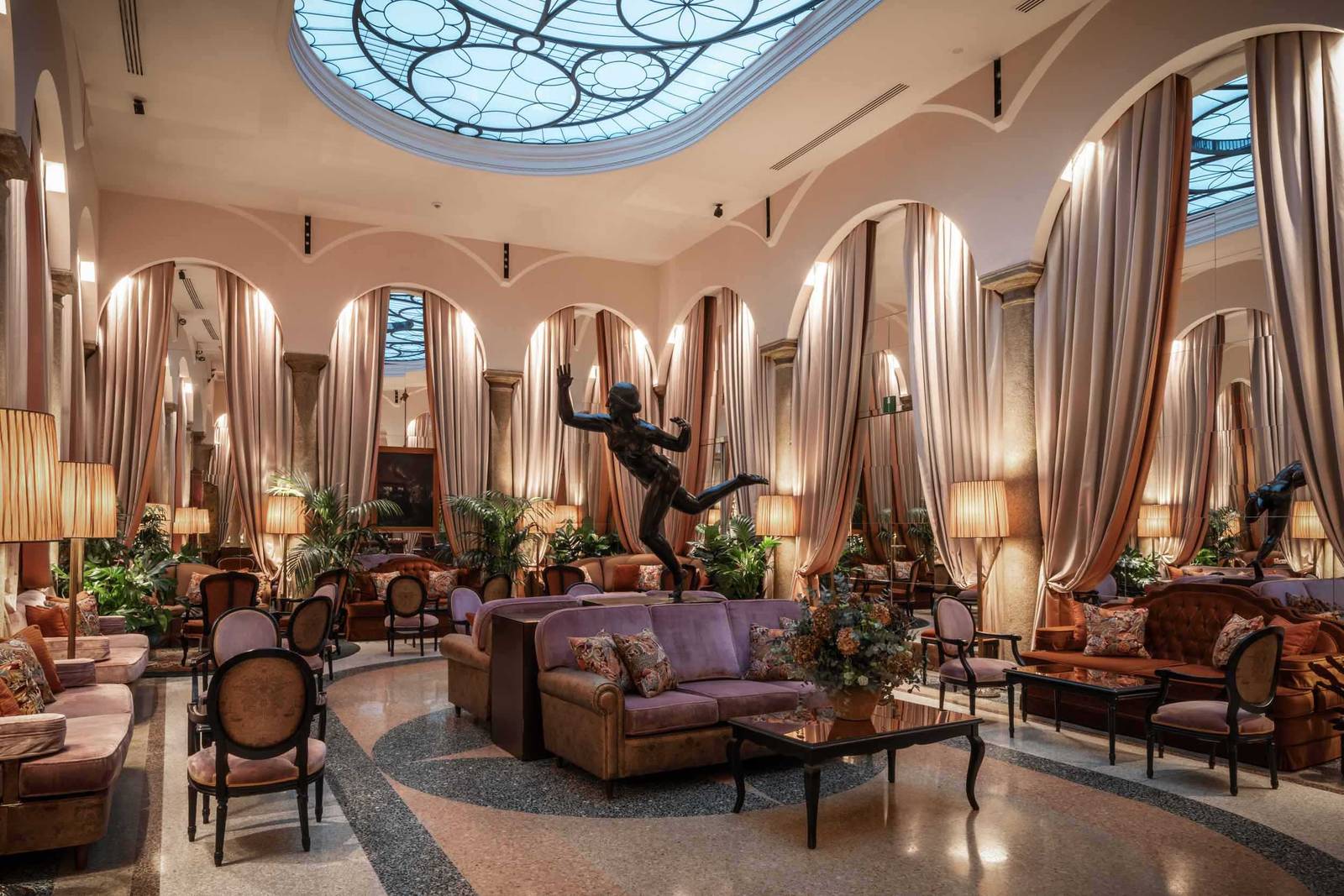 Grand Hotel et de Milan Gerry's Bar 玻璃屋頂下的沙發區