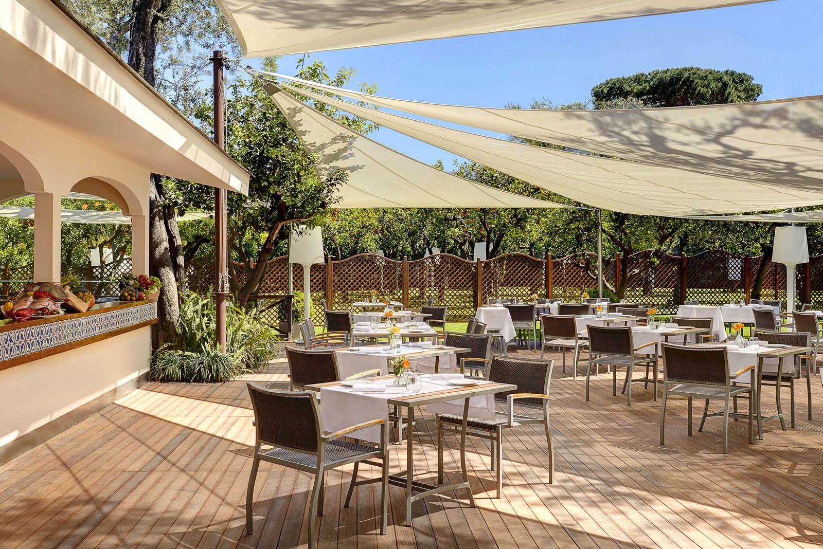 Grand Hotel Excelsior Vittoria L'Orangerie 花園餐廳