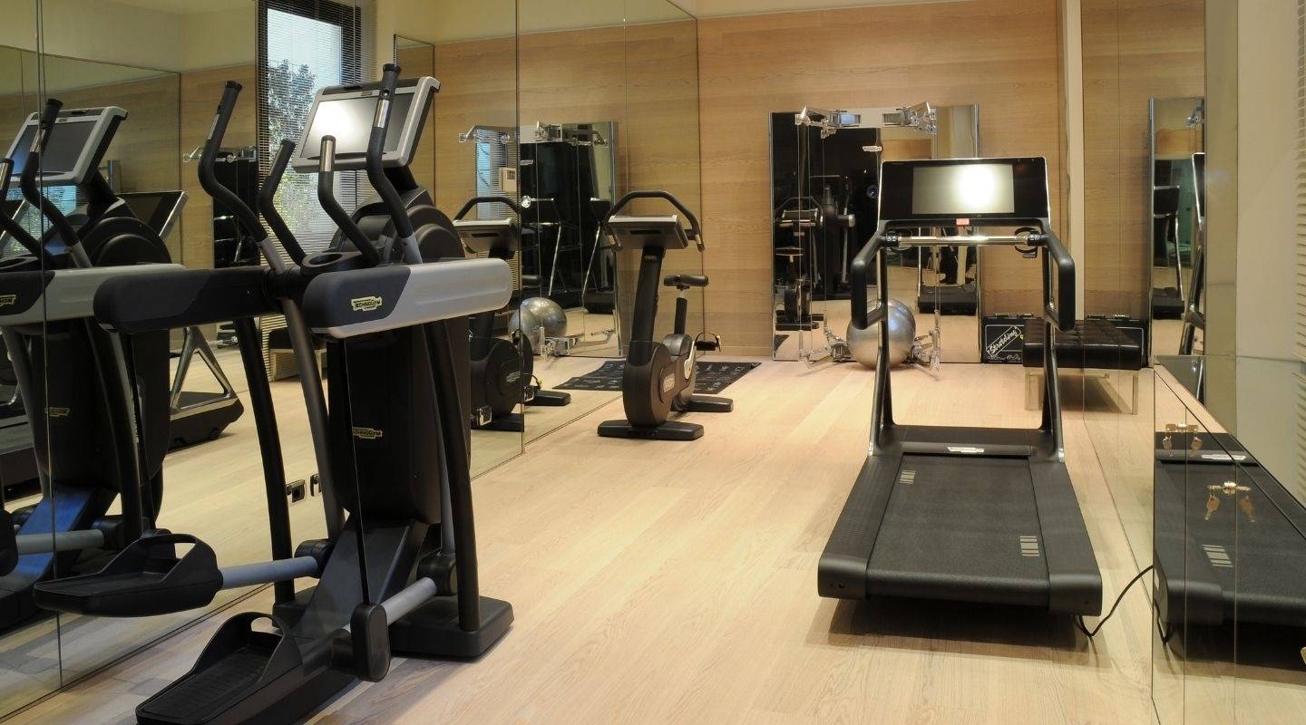 波隆那 Grand Hotel Majestic già Baglioni 健身區的 Technogym 器材