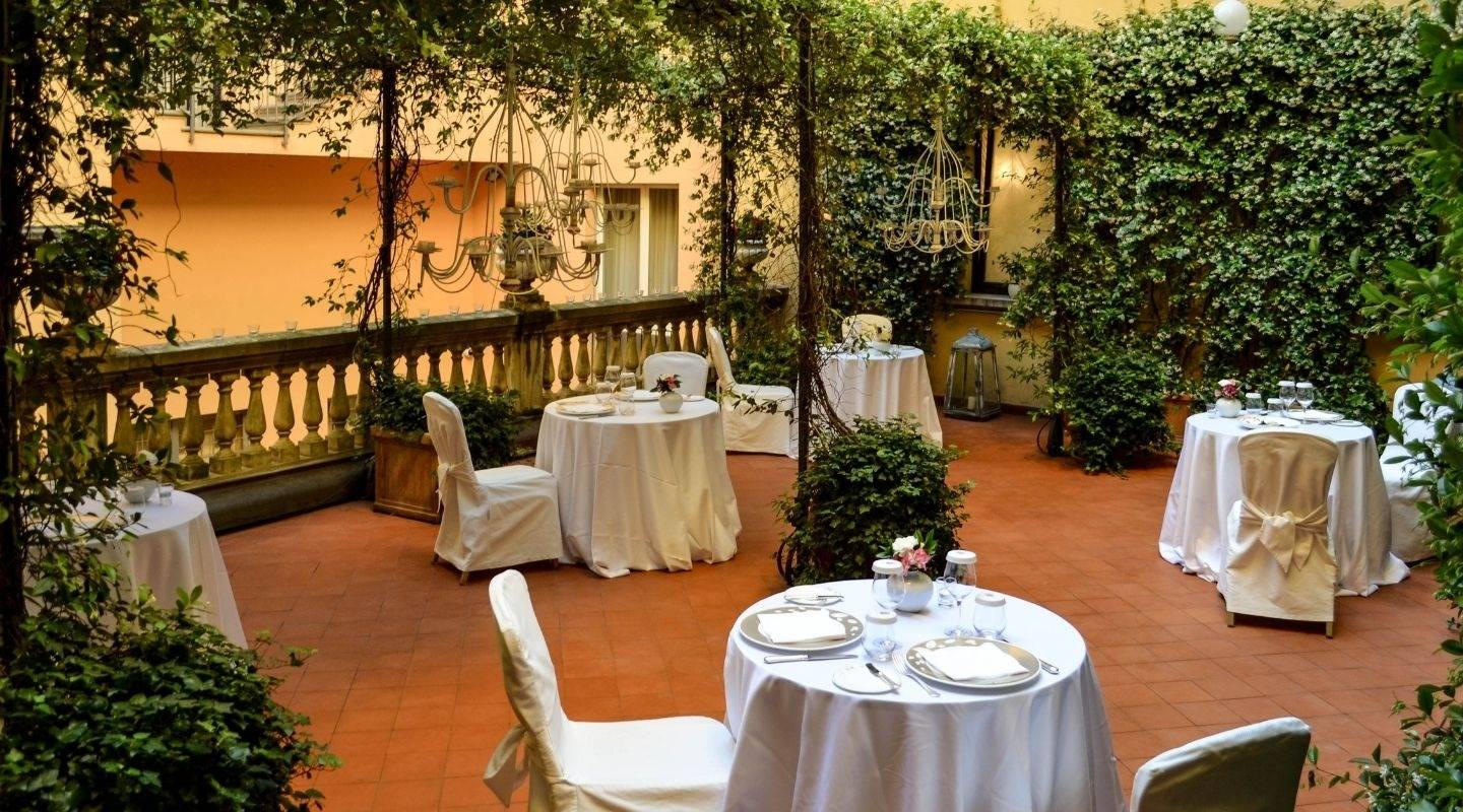波隆那 Grand Hotel Majestic già Baglioni 綠意環繞的露台座位