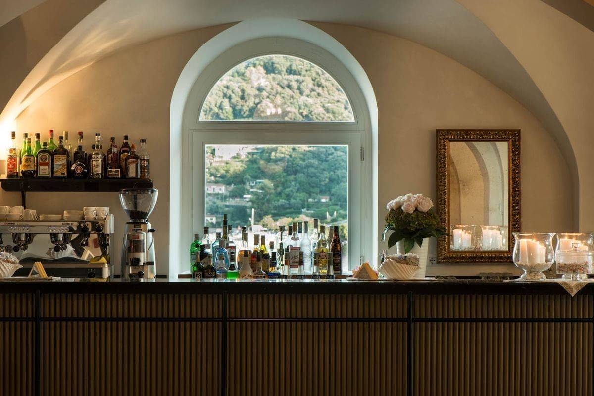 Grand Hotel Portovenere Venus Bar 拱窗吧台