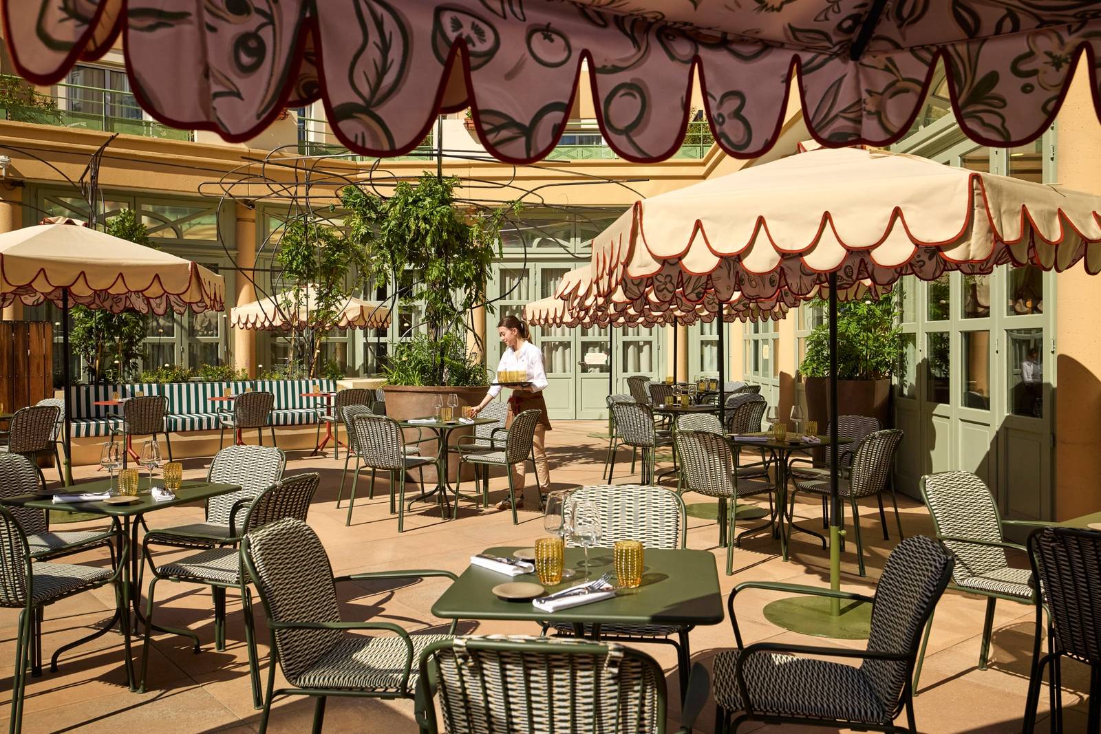 艾克斯 Grand Hôtel Roi René戶外露台座位區