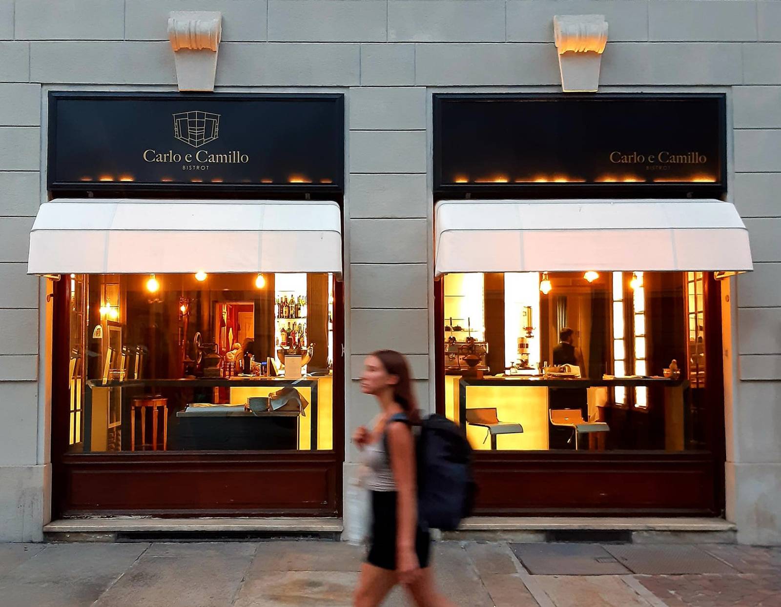 杜林 Grand Hotel Sitea Via Carlo Alberto 街角的小酒館櫥窗