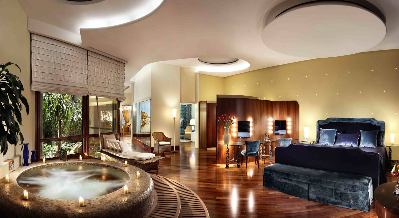 拿坡里 Grand Hotel Vesuvio 總統套房臥室與按摩浴池