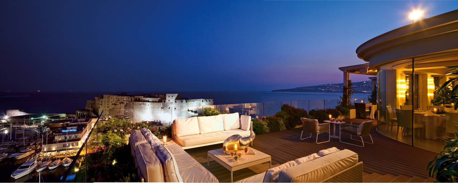 拿坡里 Grand Hotel Vesuvio 套房露台的拿坡里灣夜景