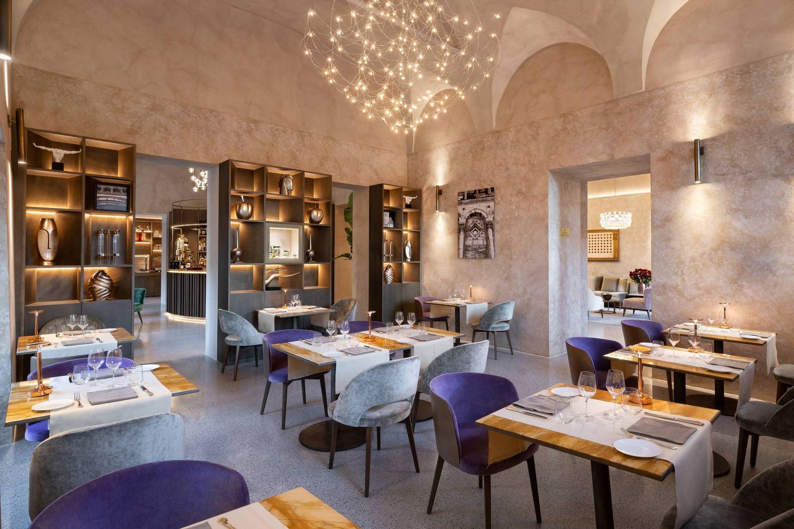 Grand Universe Lucca Legacy 餐廳拱頂與用餐區