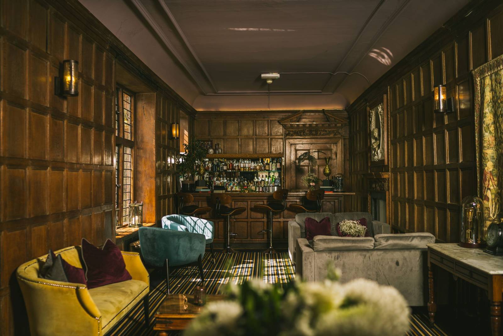 Grays Court Long Gallery 木鑲板長廊與沙發