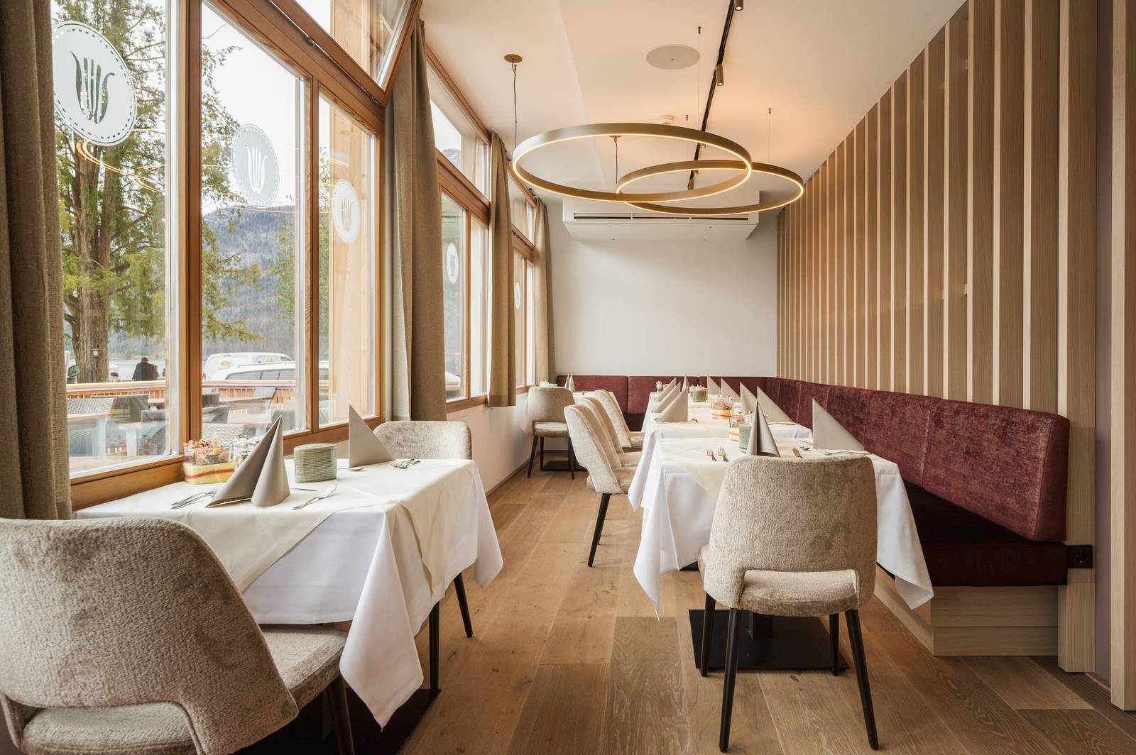 Heritage.Hotel Hallstatt Seeauer 餐廳靠窗座位