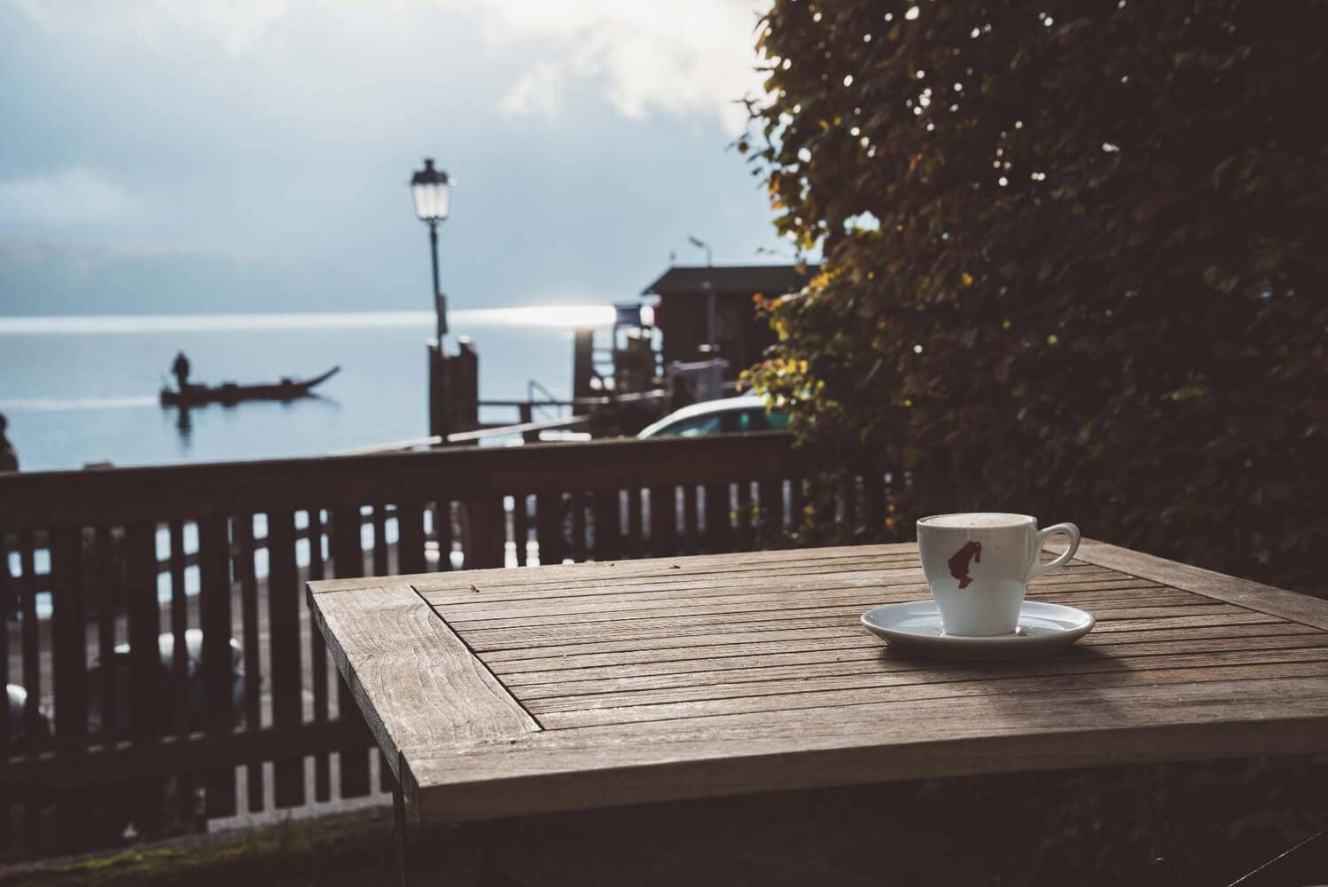 Heritage.Hotel Hallstatt 湖景露台上的咖啡座