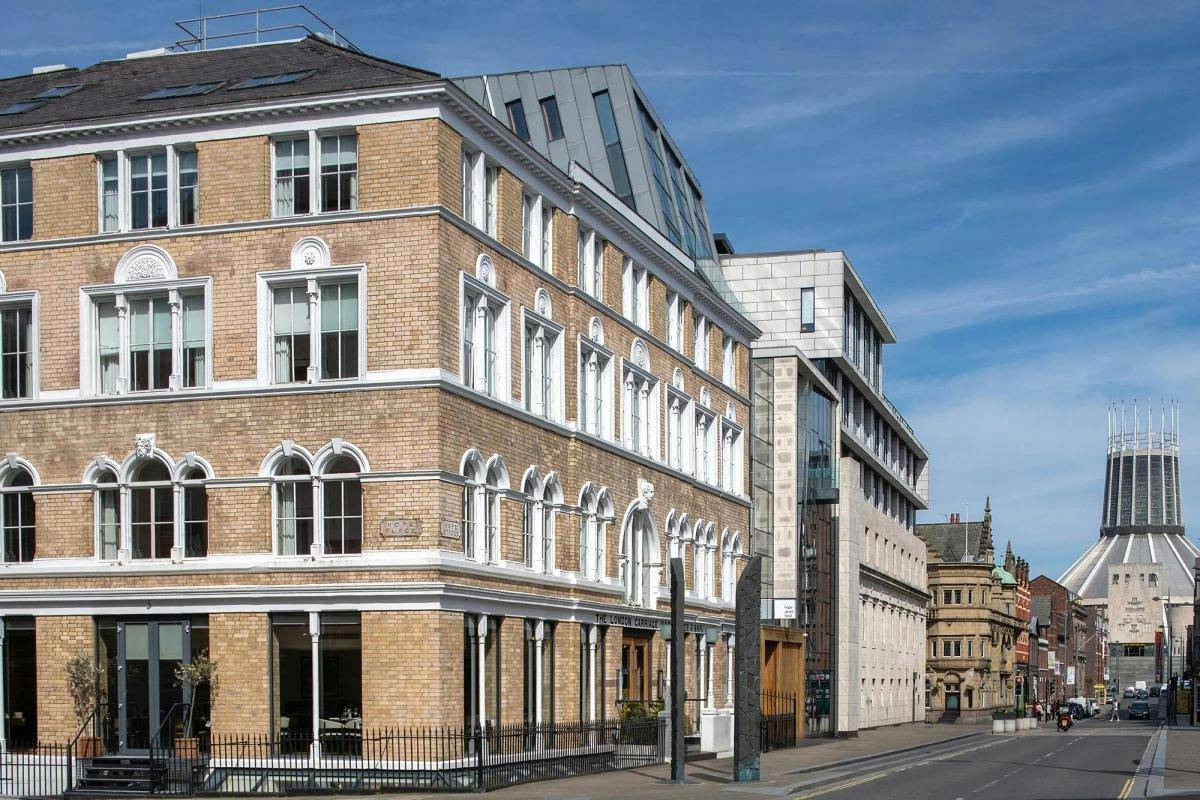 Hope Street 街景與遠方的利物浦大都會主教座堂