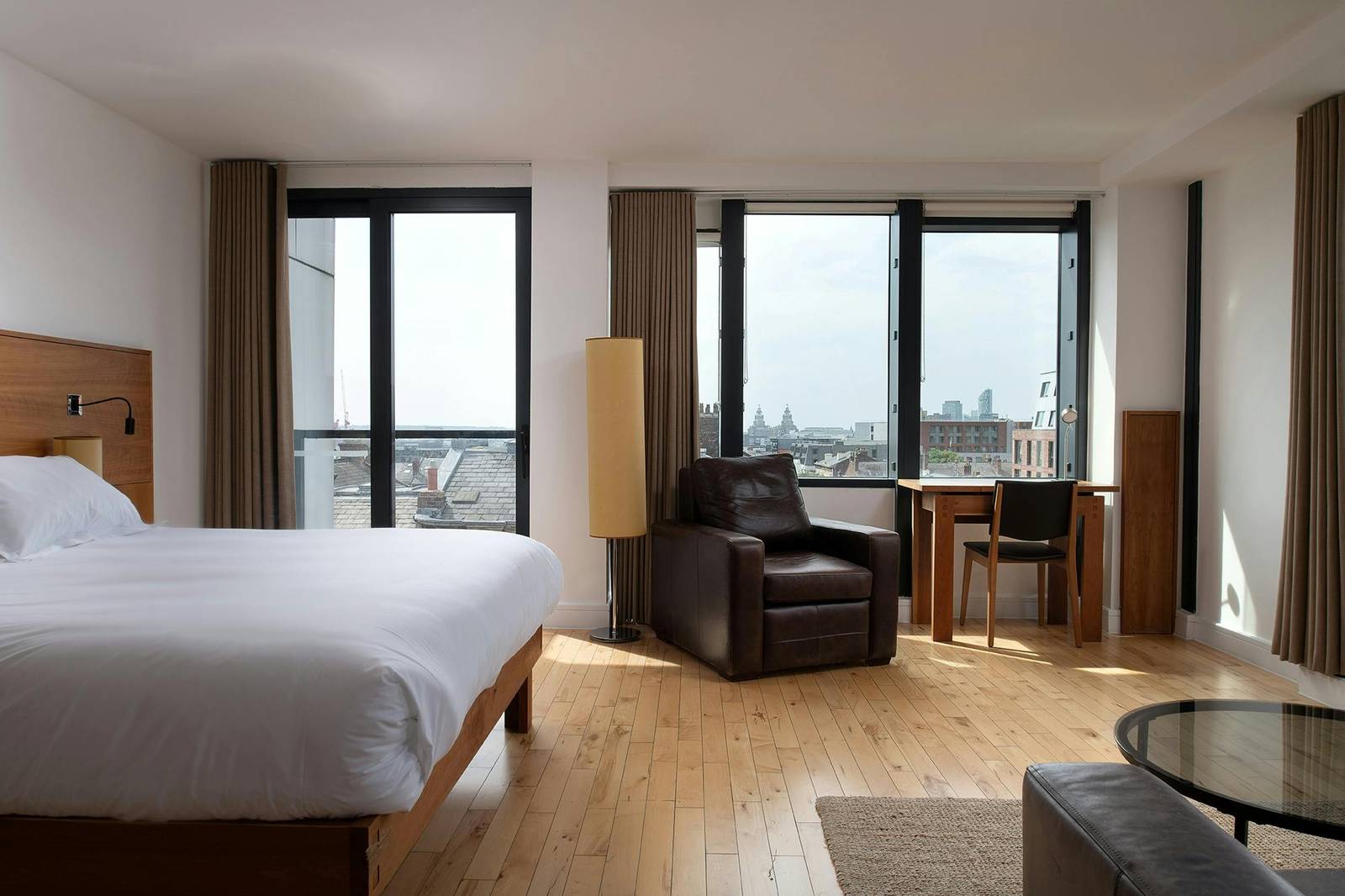 Hope Street Hotel Corner Suite 與城市景窗戶