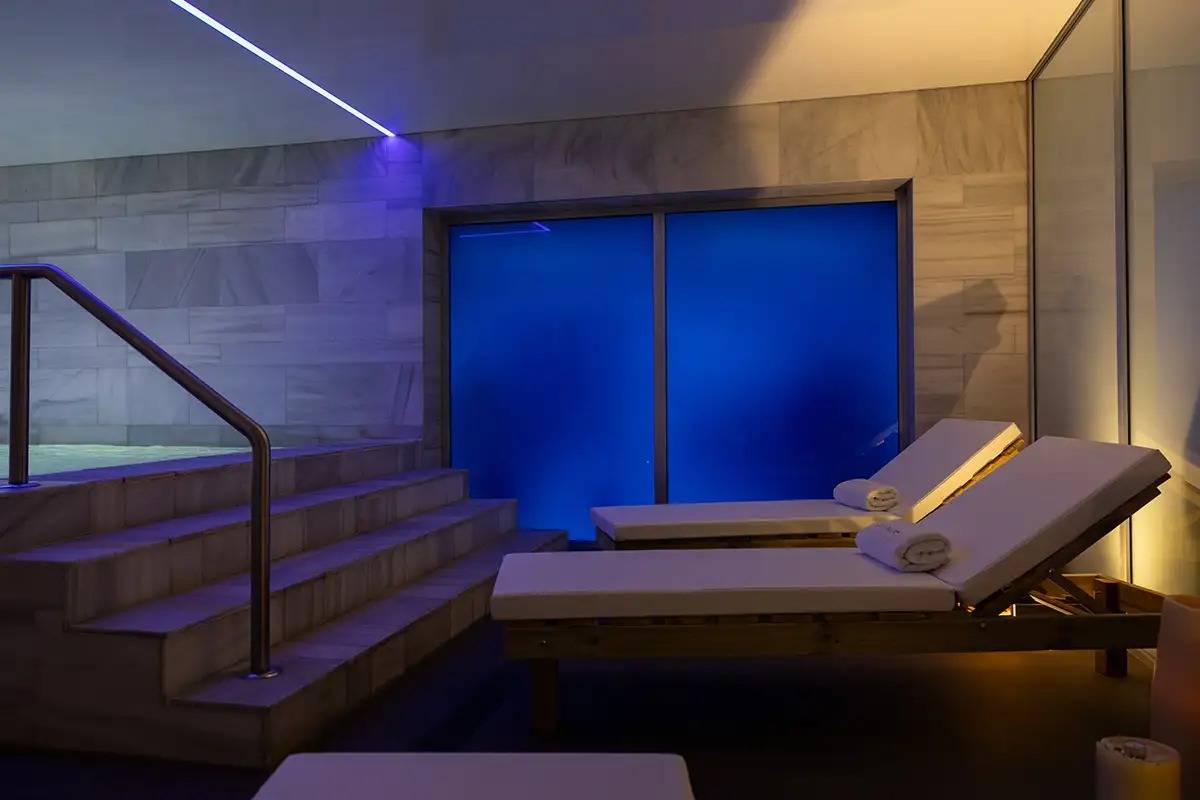格拉納達 Hospes Palacio de los Patos Bodyna Spa 室內池畔躺椅