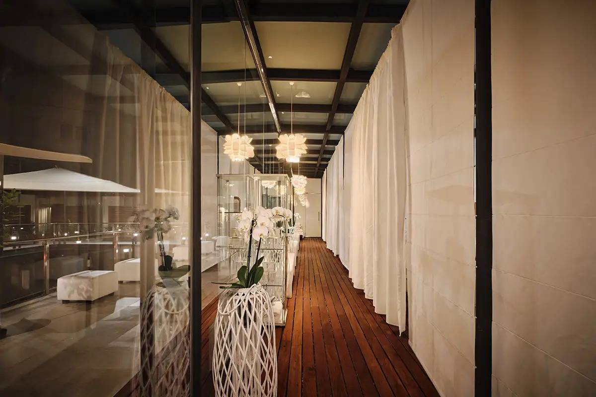 瓦倫西亞 Hospes Palau de la Mar Spa 木地板走廊與玻璃隔間