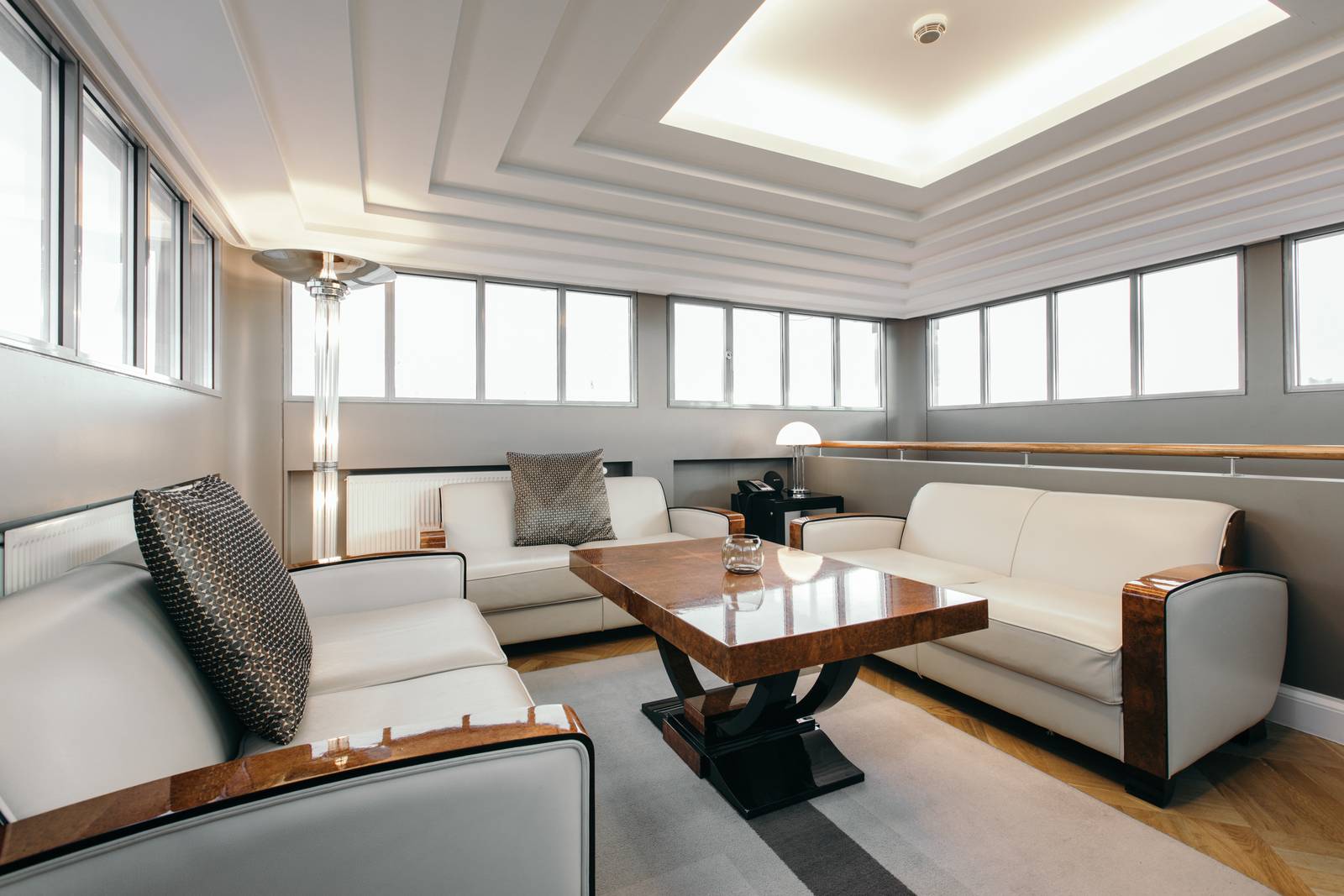 雷克雅維克 Hotel Borg Tower Suite 頂樓環窗起居室