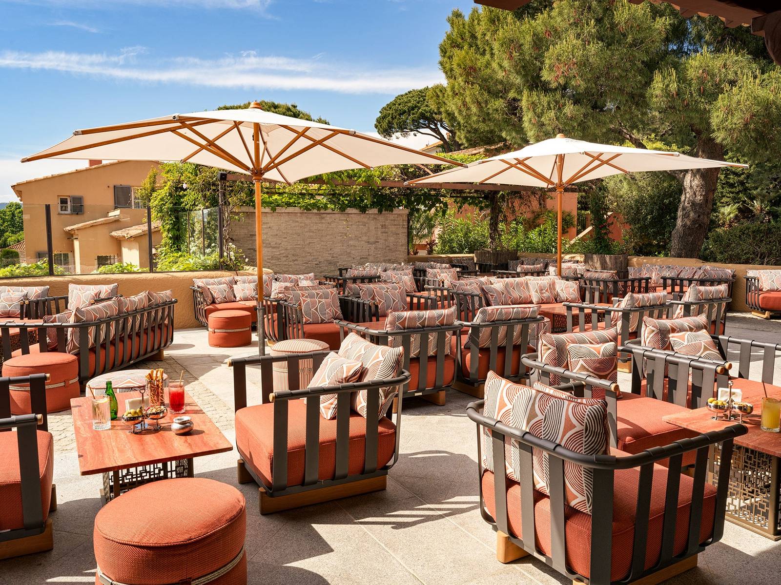 Byblos Saint-Tropez B. Lounge 泳池畔酒吧