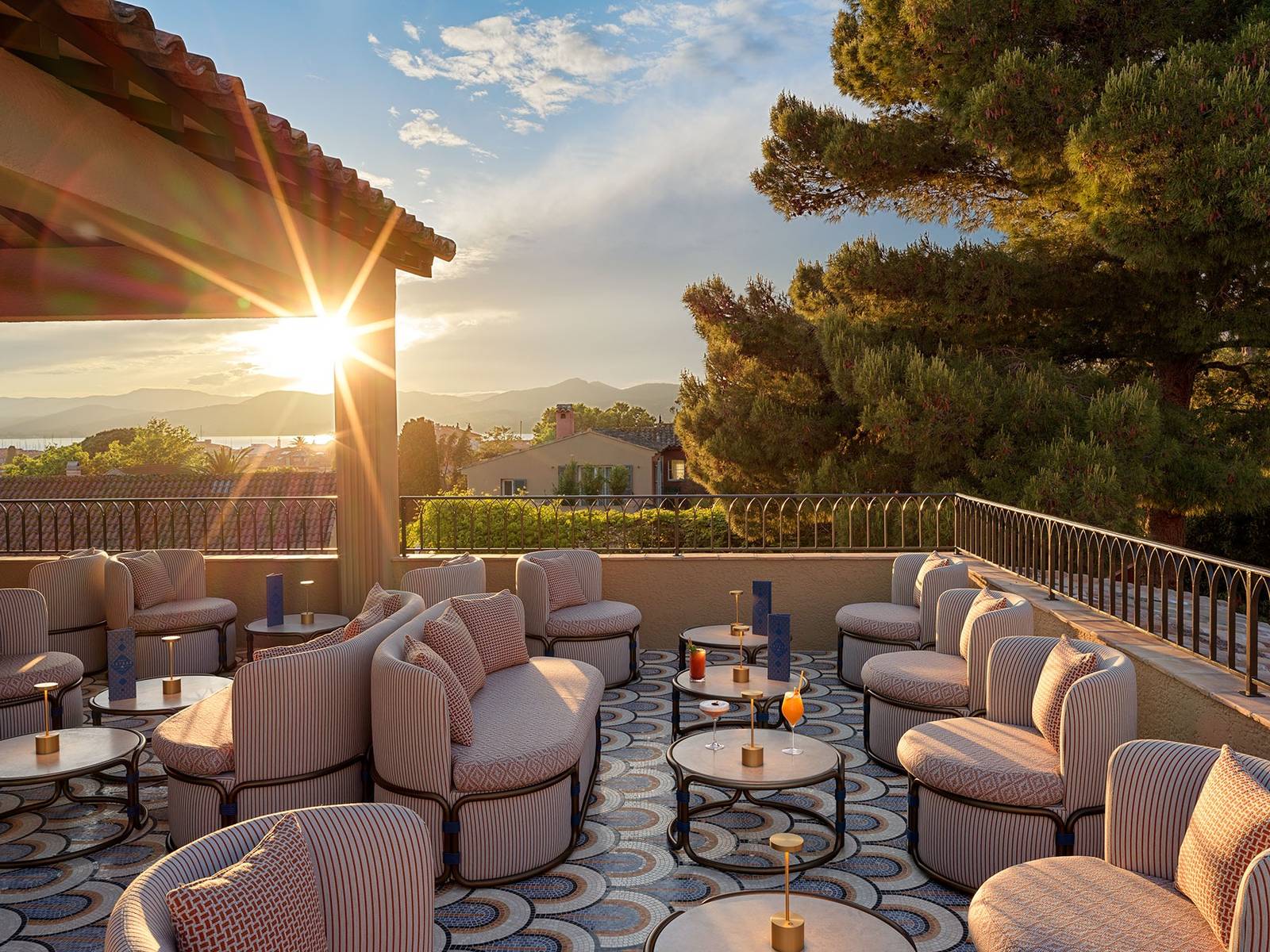 Byblos Saint-Tropez 頂樓 Skybar 夕陽座位區