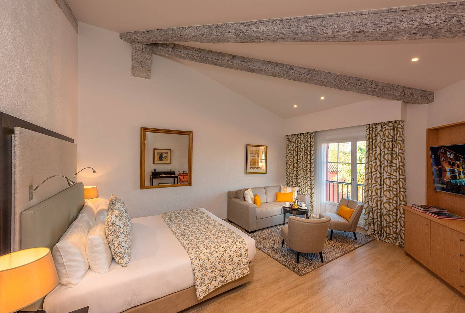 Byblos Saint-Tropez Suite Deluxe 起居區