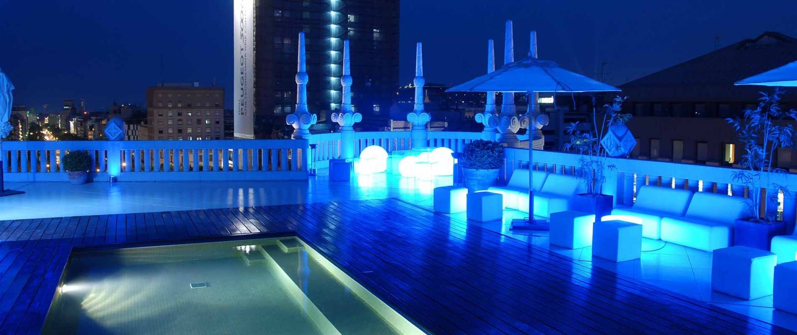 Hotel Casa Fuster 頂樓泳池夜景