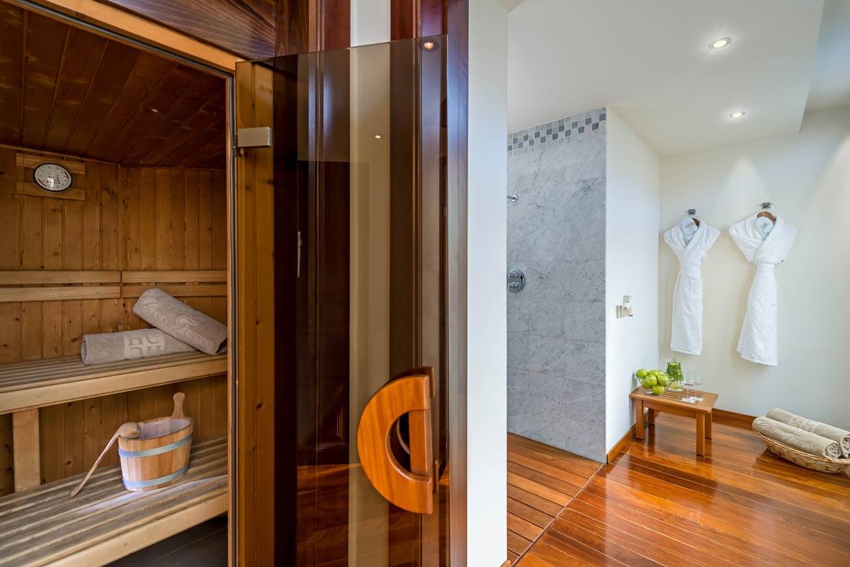 Hotel Casa Fuster Senior Suite 附桑拿的浴室