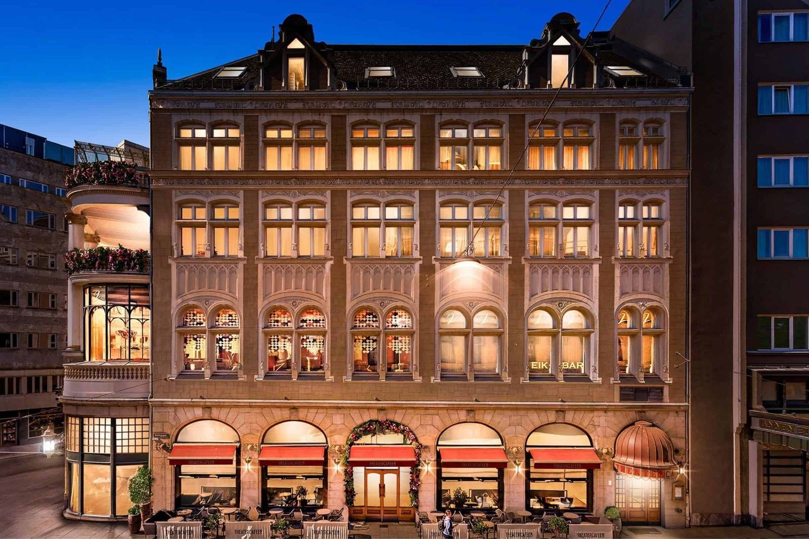 奧斯陸 Hotel Continental 夜間立面