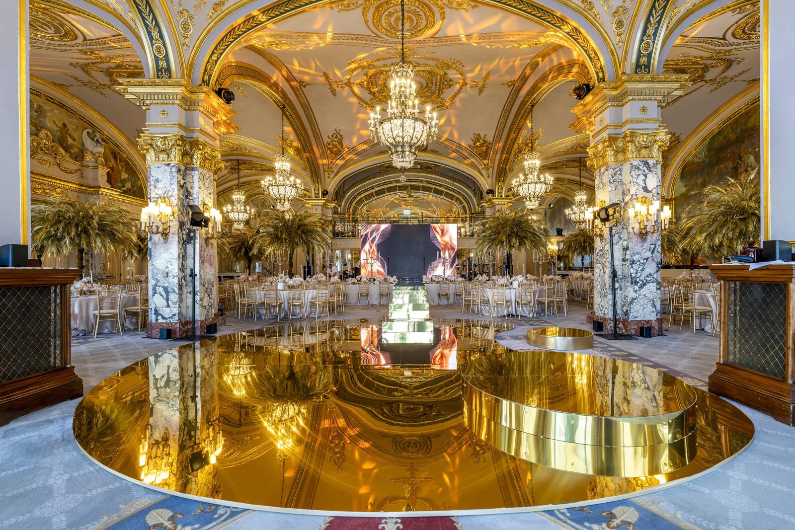 Salle Empire 金色裝飾與水晶吊燈的宴會廳