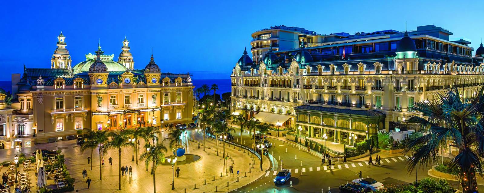夜晚燈光下的蒙地卡羅賭場廣場與 Hôtel de Paris Monte-Carlo