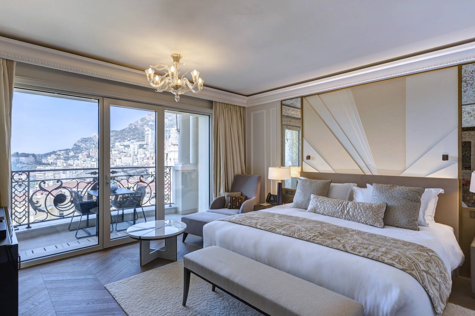Hôtel de Paris Monte-Carlo Exclusive 客房與窗外的港灣景色