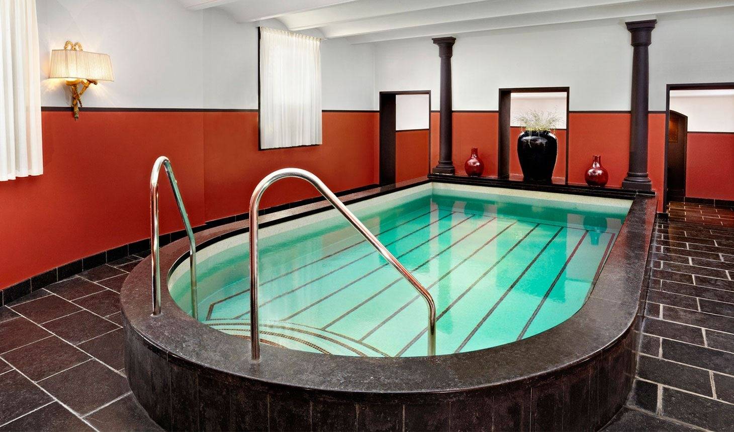 海牙 Hotel Des Indes Health Club & Spa 的溫水噴流池