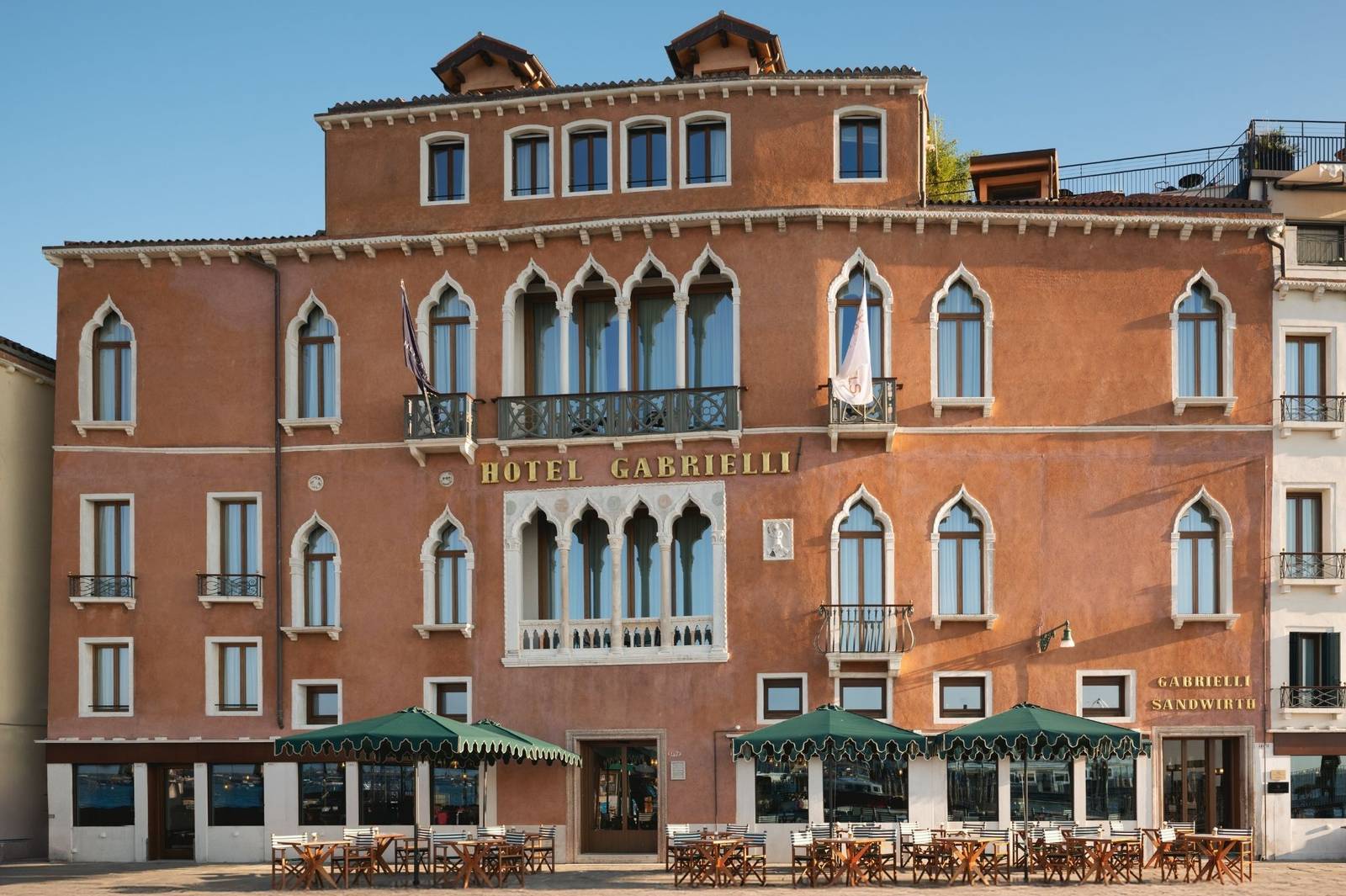 威尼斯 Hotel Gabrielli 面向斯拉夫人堤岸的哥德式宮殿立面