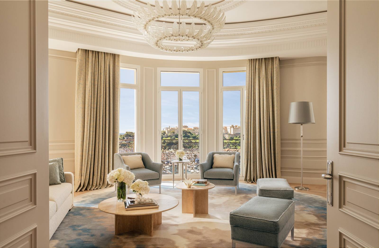 Hôtel Hermitage Monte-Carlo Diamond Suite Princely 圓弧窗起居室
