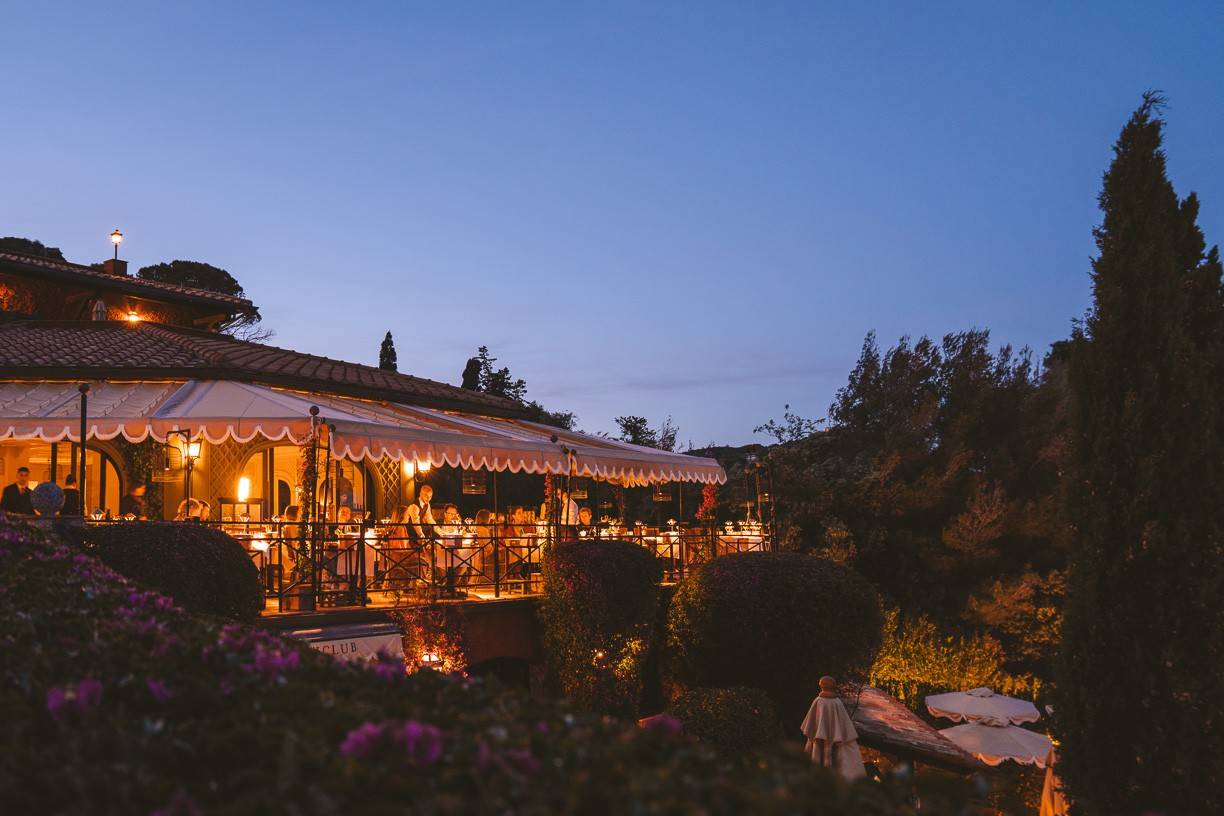 Ristorante Il Pellicano 傍晚的露台餐區