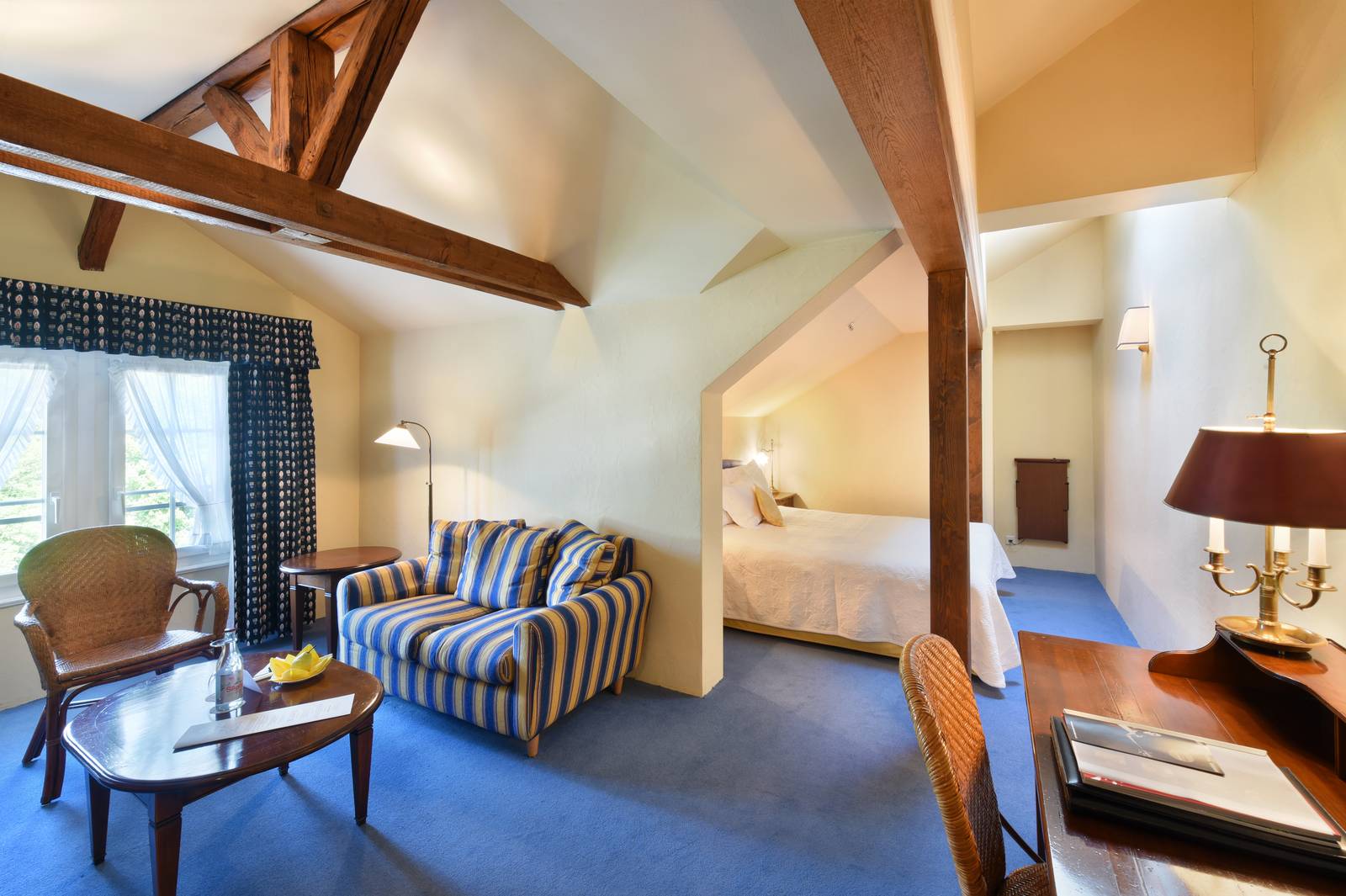 伯恩 Hotel Innere Enge 斜屋頂木樑下的 Junior Suite