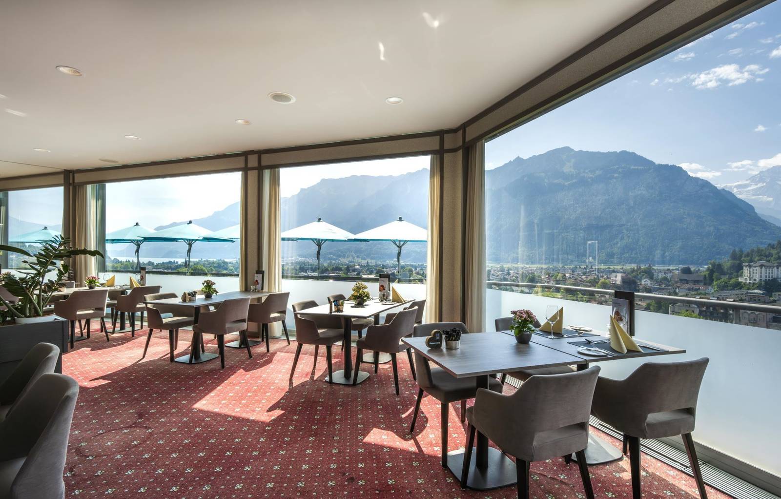 因特拉肯 Hotel Metropole Top o'Met 全景餐廳室內