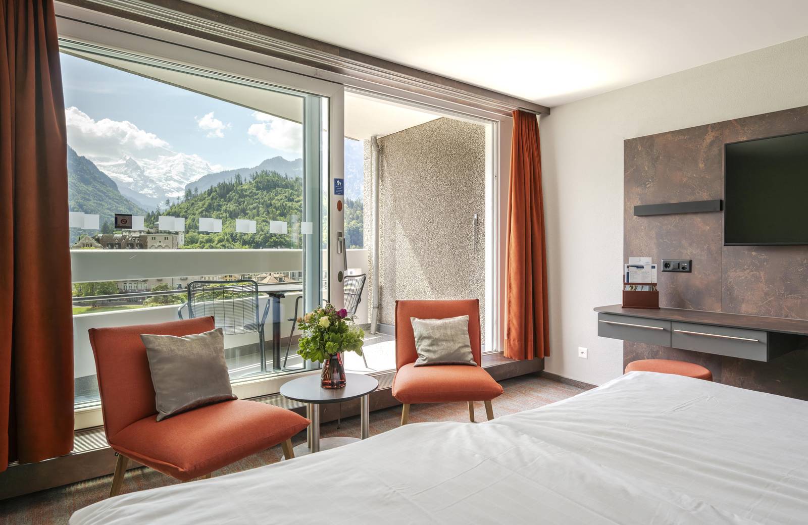 因特拉肯 Hotel Metropole Standard 客房與陽台