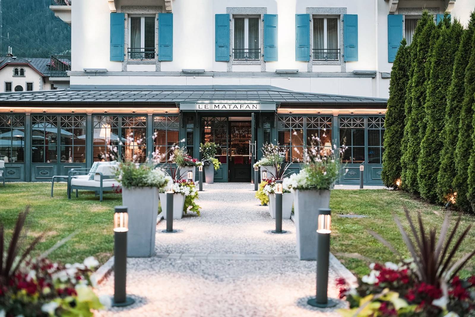 霞慕尼 Hôtel Mont-Blanc Le Matafan 入口與花園步道