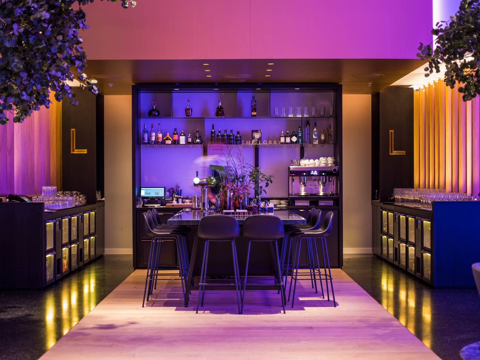 卑爾根 Hotel Norge by Scandic The Lobby 酒吧的吧台與高腳椅