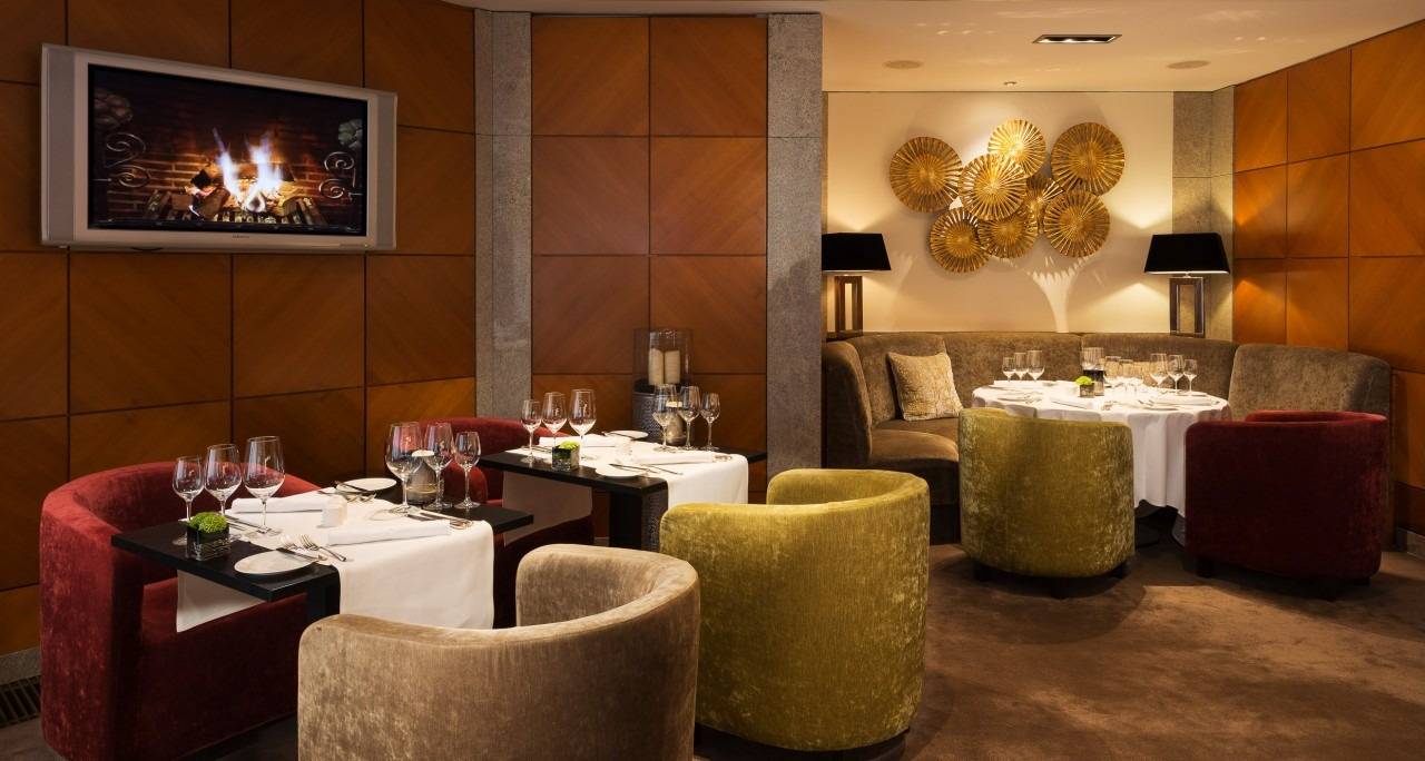 柏林 Hotel Palace Berlin Lobby Lounge 壁爐座位區