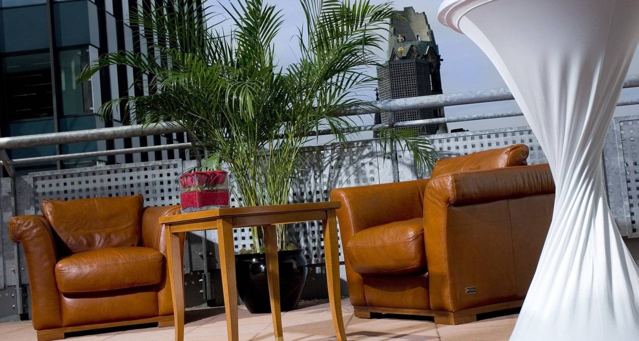 柏林 Hotel Palace Berlin 露台座位，遠望威廉皇帝紀念教堂