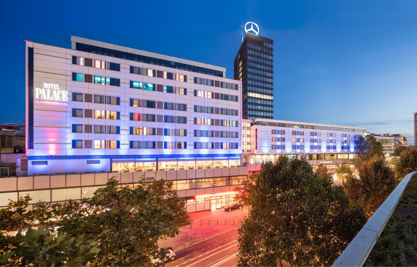 柏林 Hotel Palace Berlin 黃昏時的酒店外觀