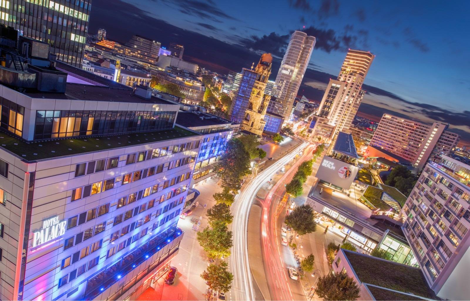 酒店旁的布達佩斯街與威廉皇帝紀念教堂夜景