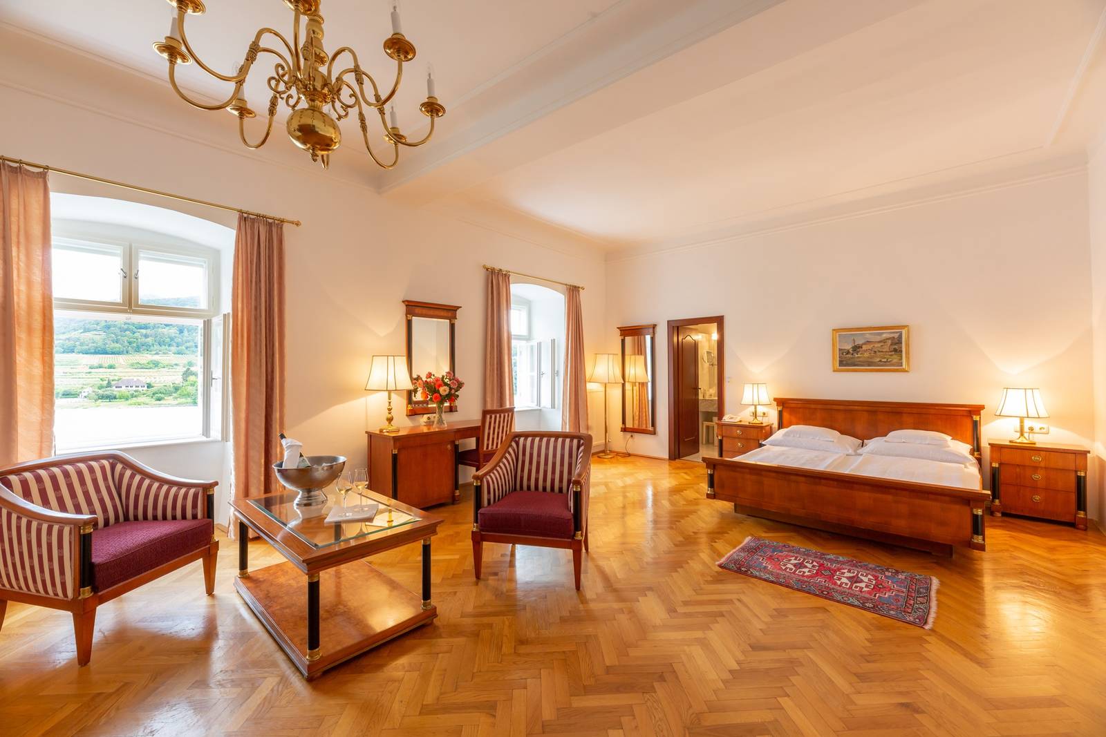 杜倫斯坦 Hotel Richard Löwenherz Juniorsuite Donaublick 起居區與臥床