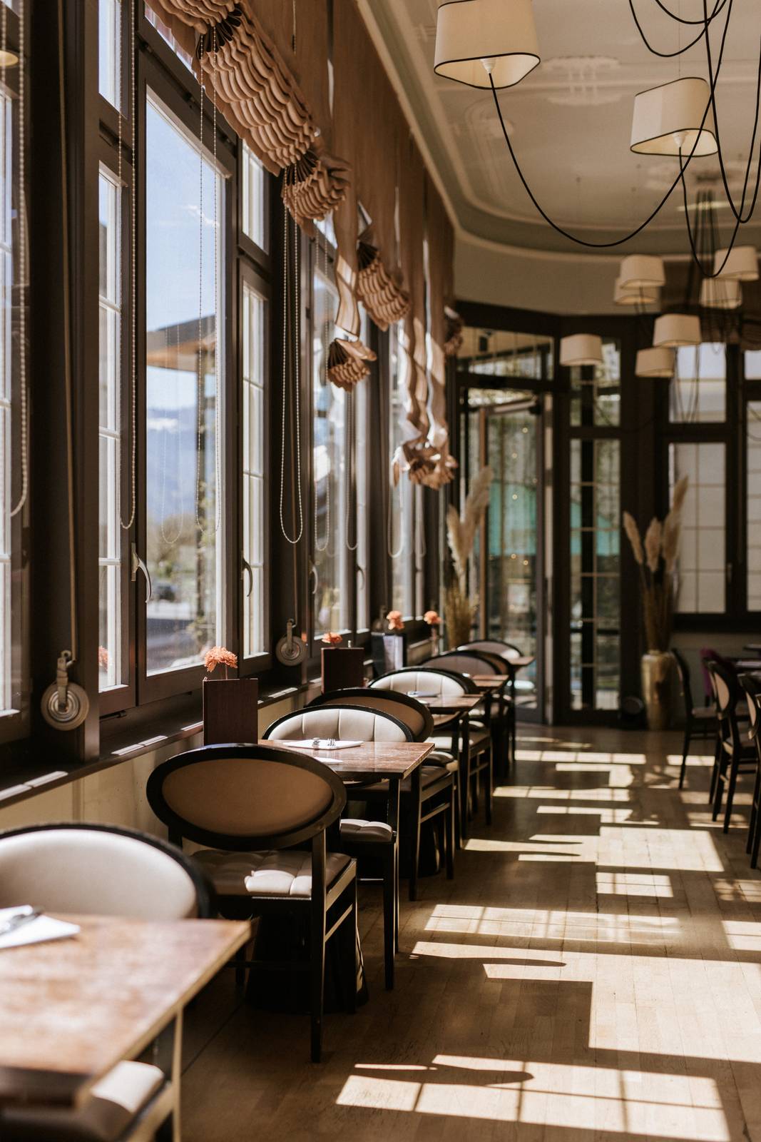 因特拉肯皇家聖喬治酒店 Brasserie 窗邊長廊座位