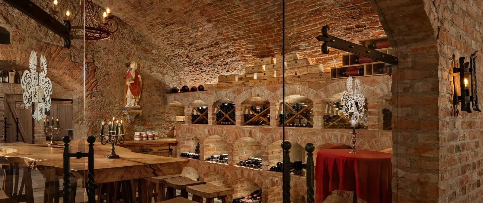 杜倫斯坦 Hotel Schloss Dürnstein 石砌拱頂的老酒窖
