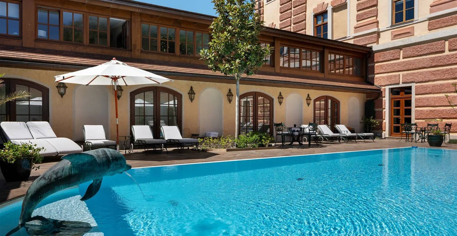 杜倫斯坦 Hotel Schloss Dürnstein 城堡中庭的戶外泳池