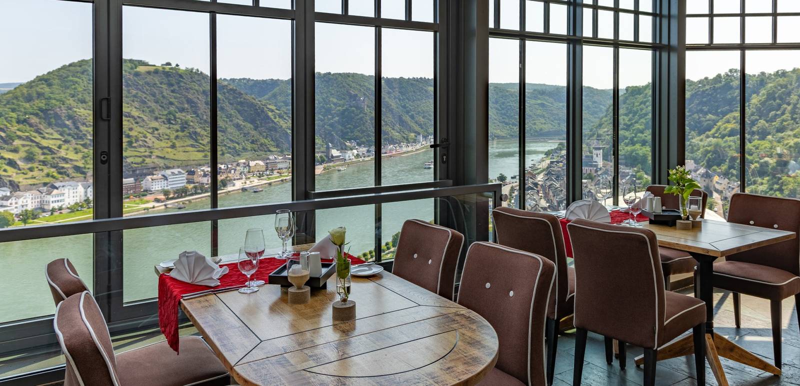 聖戈阿爾 Hotel Schloss Rheinfels 玻璃冬季花園餐廳與萊茵河景
