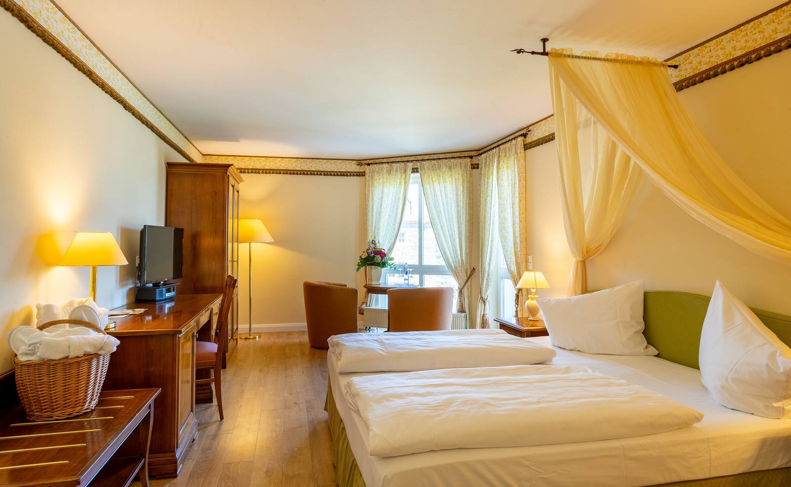 聖戈阿爾 Hotel Schloss Rheinfels 別館 Deluxe 客房與窗邊座位