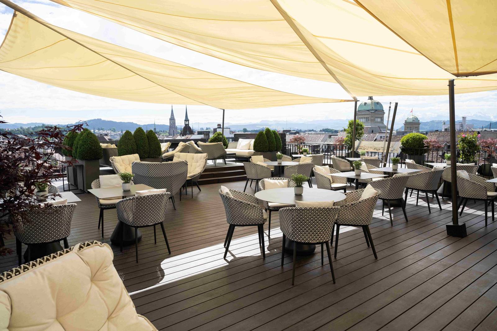伯恩瑞士霍夫酒店 Sky Terrace 屋頂露台與老城景色